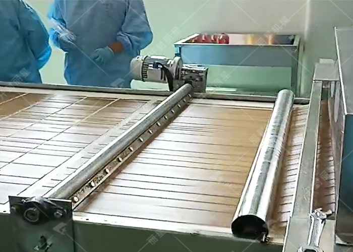 購買火鍋寬粉加工設(shè)備時如何選擇性價比高的機(jī)器？