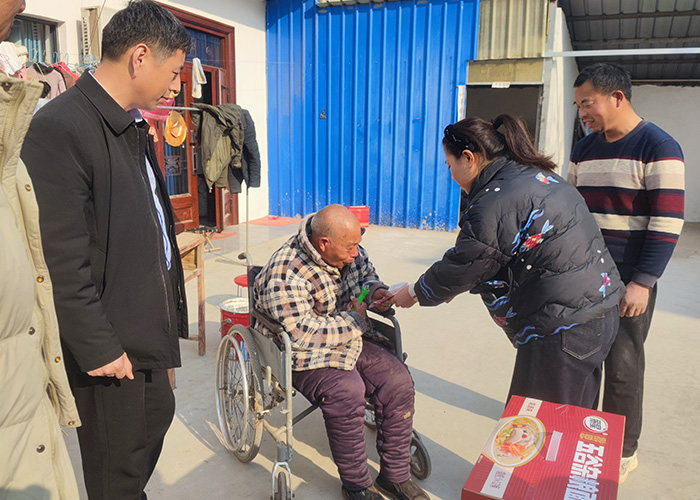 情暖新春！麗星機(jī)械為貧困家庭送慰問金與物資