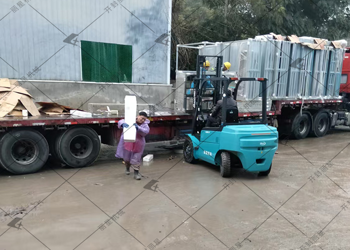 火速圍觀！麗星發(fā)往四川的酸辣粉加工設(shè)備已成功抵達(dá)