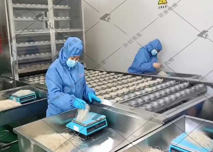 走進(jìn)河北客戶場(chǎng)地，見(jiàn)證麗星酸辣粉生產(chǎn)線試機(jī)運(yùn)行