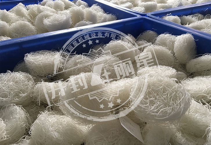 選對(duì)設(shè)備很關(guān)鍵：麗星酸辣粉設(shè)備助你日產(chǎn) 10 萬(wàn)塊粉餅